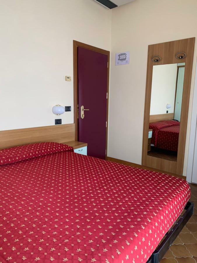 Economy Double or Twin Room,787893744:JPEG